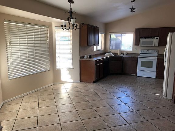 Kitchen w/dinning room