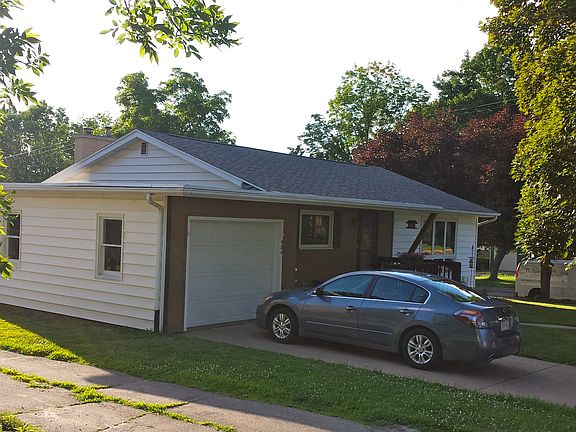 5th image of 984 N Park St