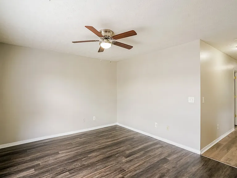 2893 Creekbend Dr — Photo 14