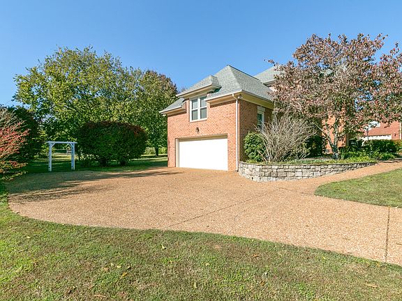 3rd image of 117 Medford Pl