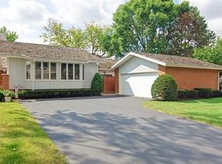 45 Briarwood S, Oak Brook, IL