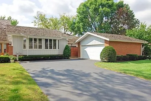 45 Briarwood S photo 1