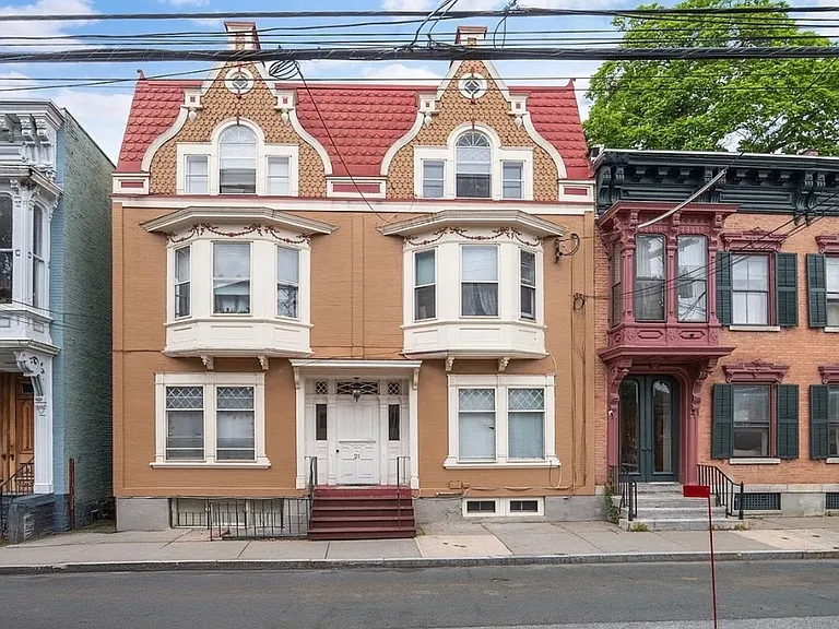 21 N Ferry St — Photo 9