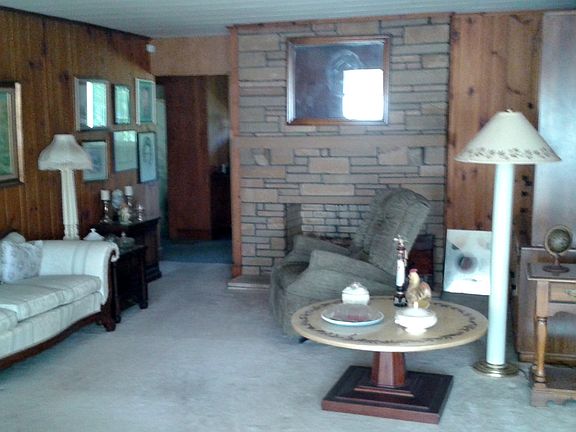 3rd image of 212 Lower Creek Dr NE