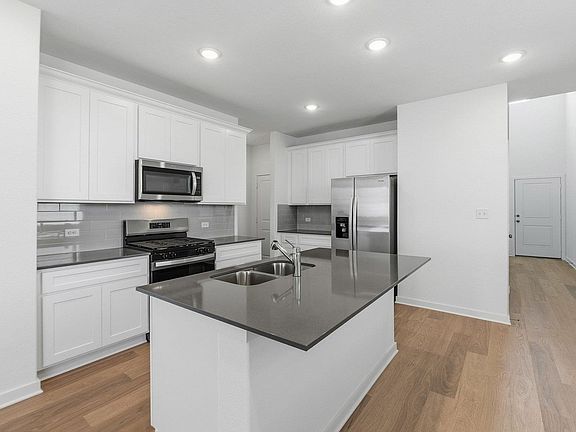 5th image of 165 Golden Bell Way