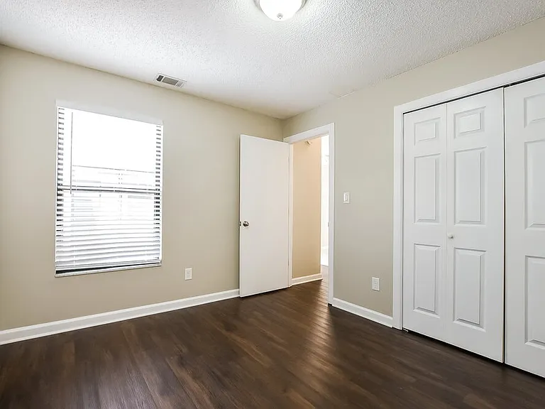 1409 Bridlebrook Dr — Photo 13