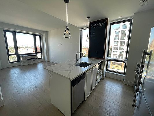 1st image of 557 4th Ave #509
