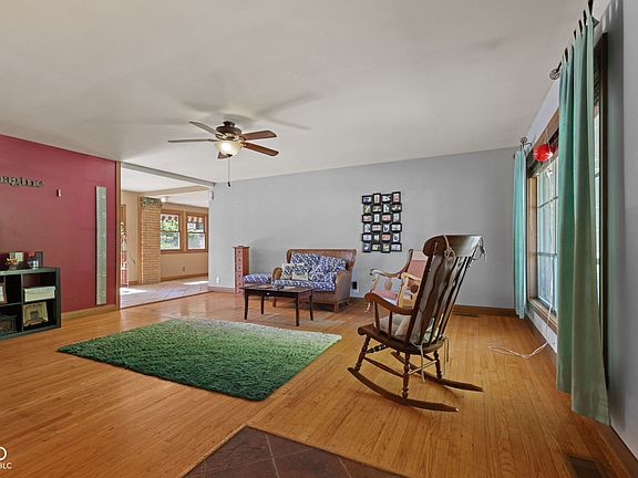 3rd image of 609 Horton St