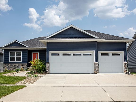 2nd image of 1225 1st St SE