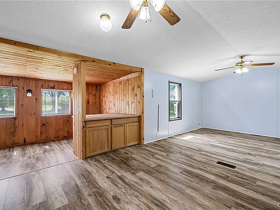 4th image of 169 Carder Lane Rd