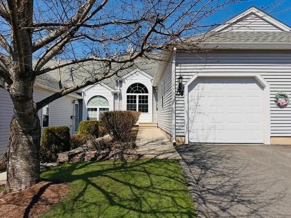 138 Brookfield Ln Unit 138, Agawam, MA 01001