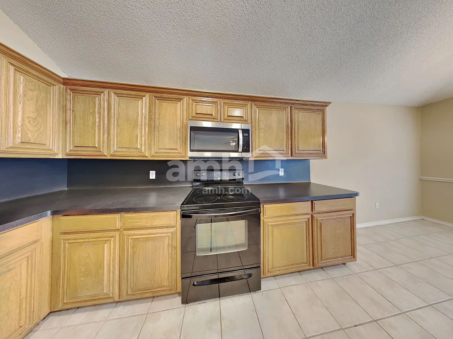 3 bed, 2.0 bath, 1570 sqft, $2,215 — Photo 3