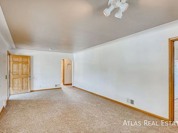 4th image of 2714 N Grove St