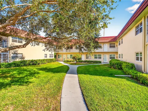 102 Royal Oak Dr APT 203, Vero Beach, FL 32962