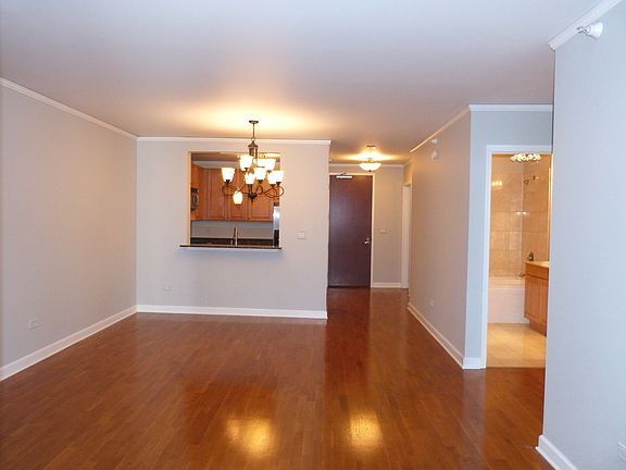 4th image of 420 E Waterside Dr Unit 1107