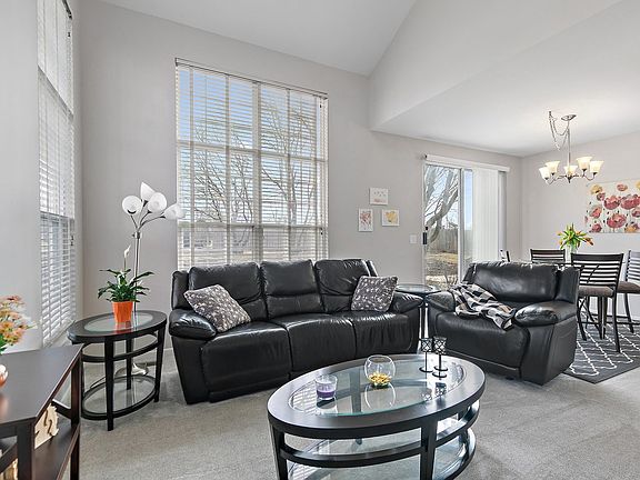5th image of 399 Hunterdon Ct