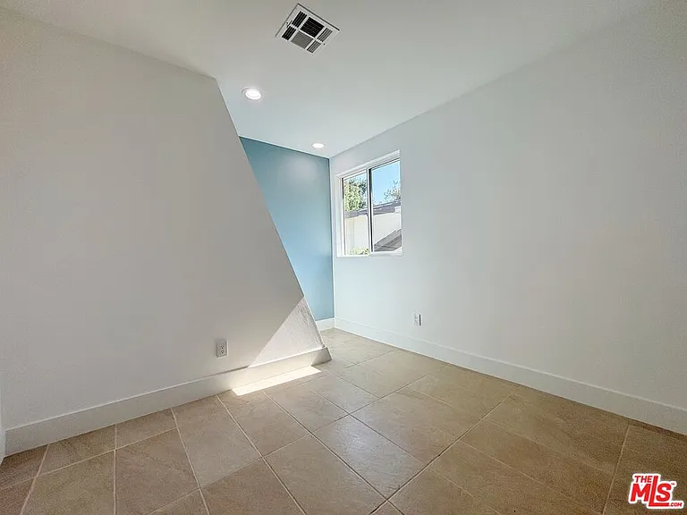 713 Devirian Pl — Photo 10