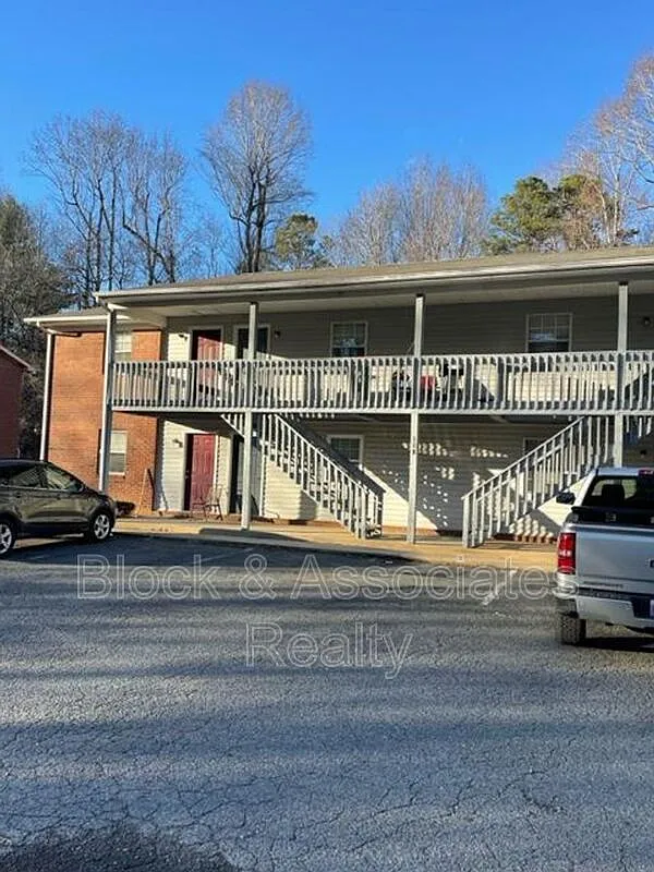 1 bed, 1.0 bath, $720 — Photo 1