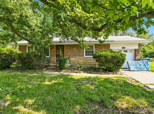 1201 Lang Dr, Saint Louis, MO 63135