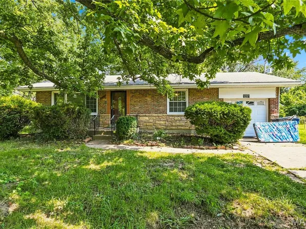 1201 Lang Dr, Saint Louis, MO 63135