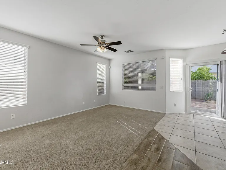 2524 S 89th Ln — Photo 10