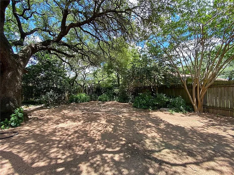 8004 Downing St — Photo 31