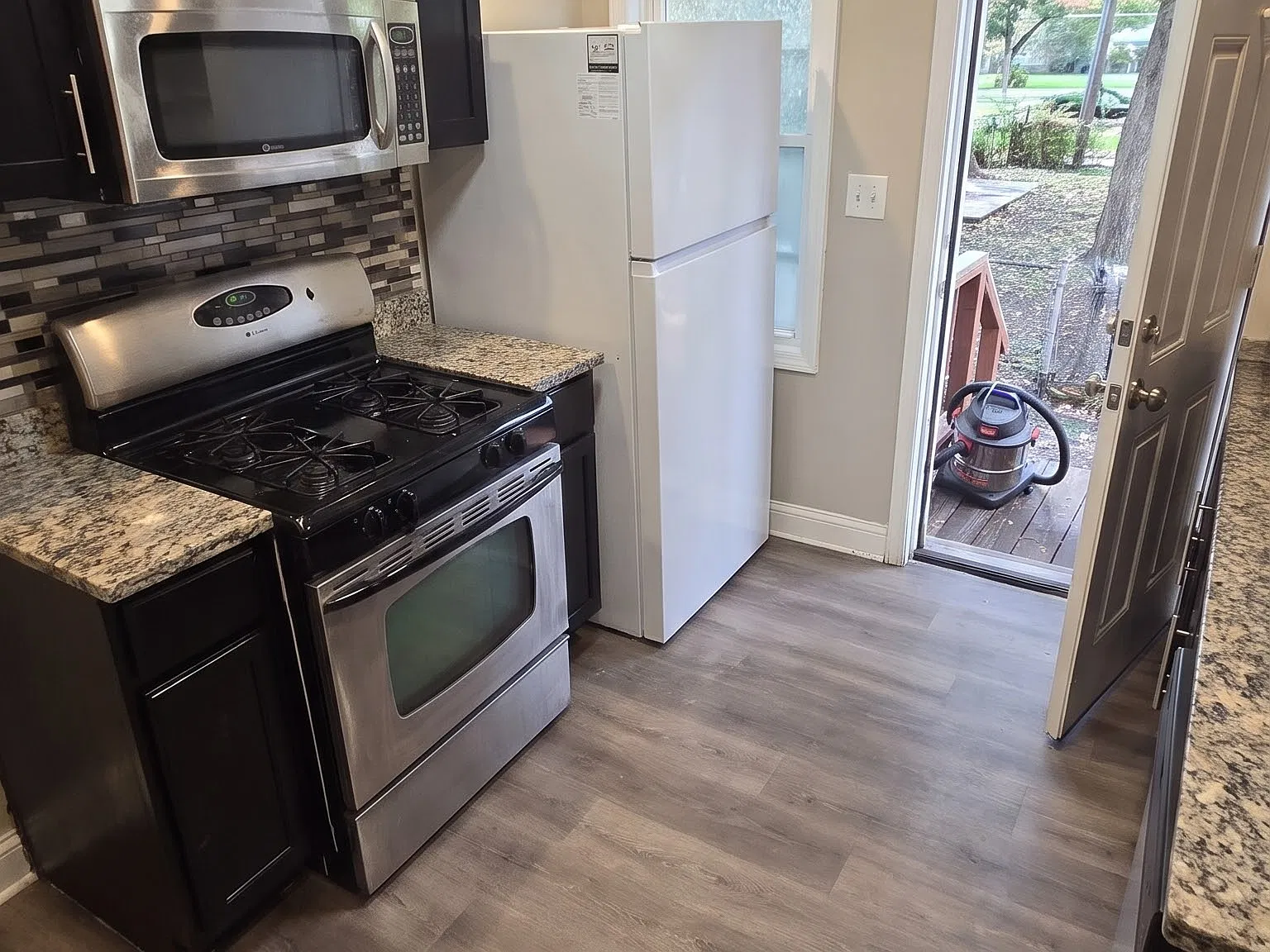 4 bed, 1.5 bath, 980 sqft, $1,950 — Photo 3
