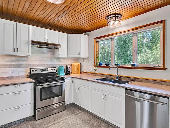 5th image of 5305 Clearwater Valley Rd