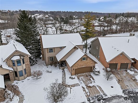 3rd image of 7128 Hartcrest Ln