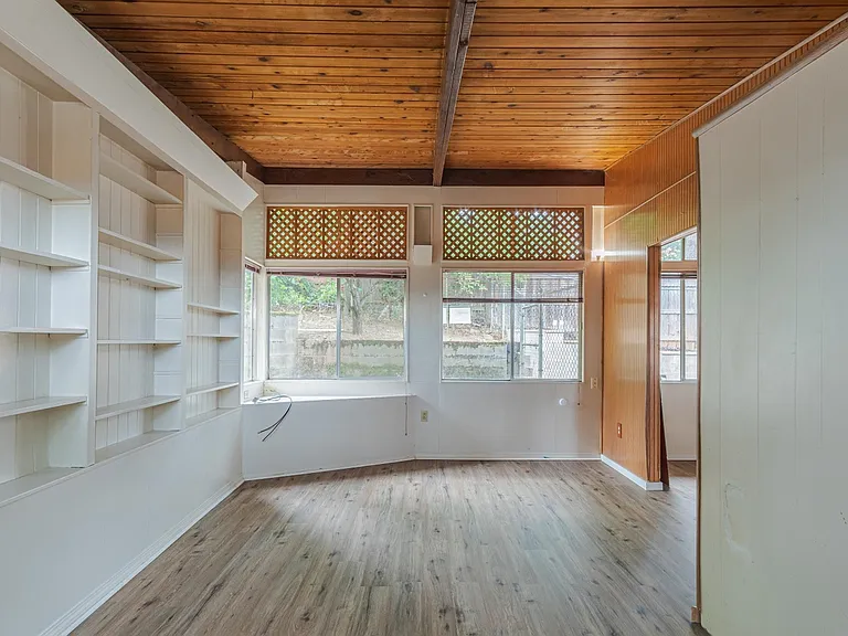 1430 NE Sherman Ln — Photo 27