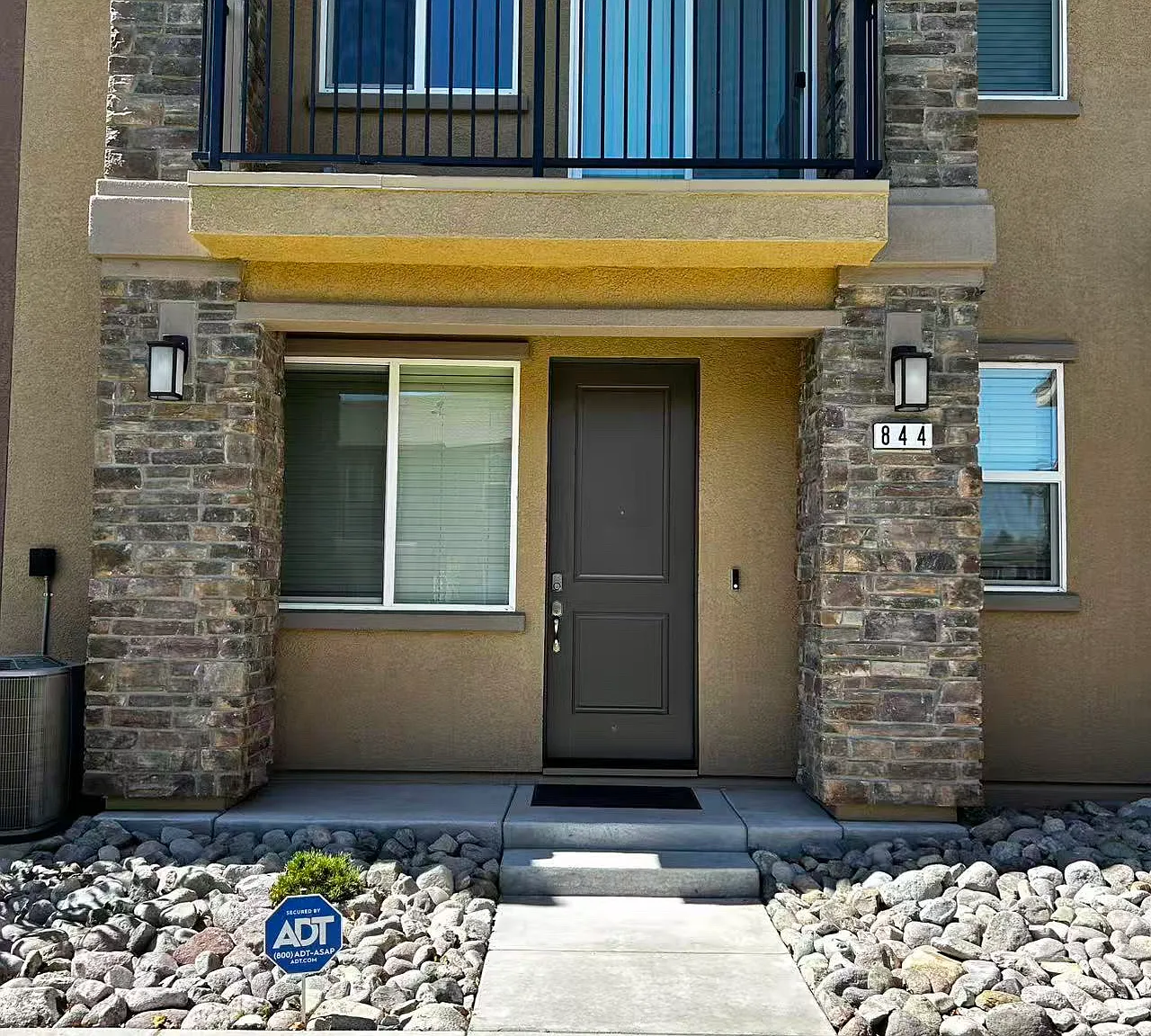 3 bed, 1686 sqft, $2,500 — Photo 1