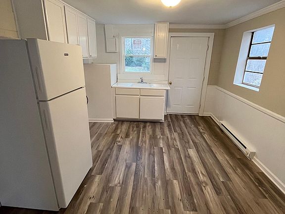 4th image of 109 Clyde St #6