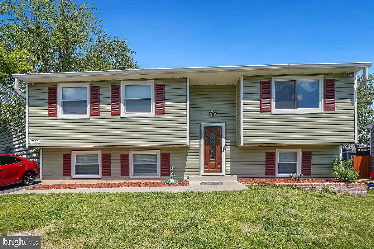 1792 Stonehaven Ln photo 1
