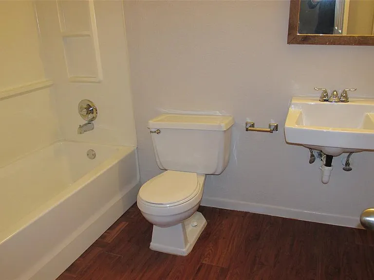 4500 Avenue G #B — Photo 8