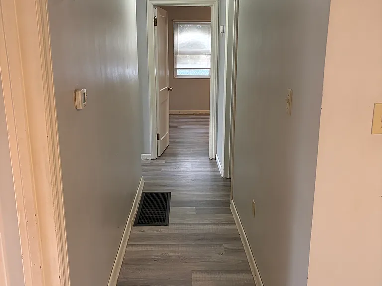522 E 38th St — Photo 10