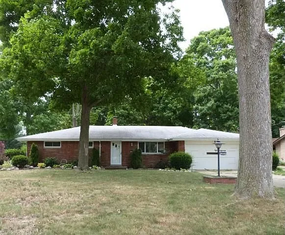 5140 Evergreen Dr photo 1