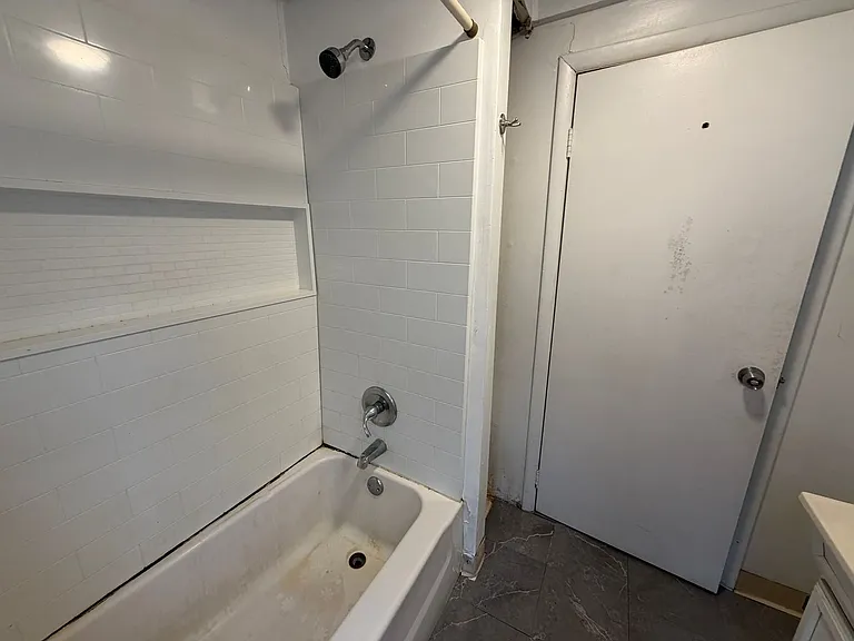 412 E Maiden St — Photo 14