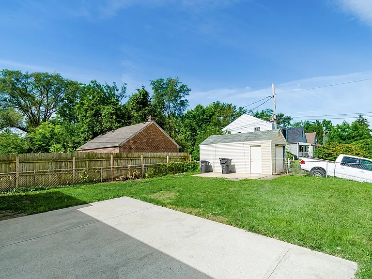 2215 Dresden St — Photo 33