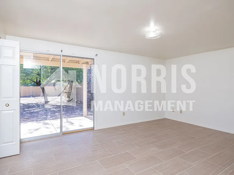 2542 N La Escondida Cir — Photo 15