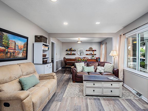 2nd image of 403 Weil Ln