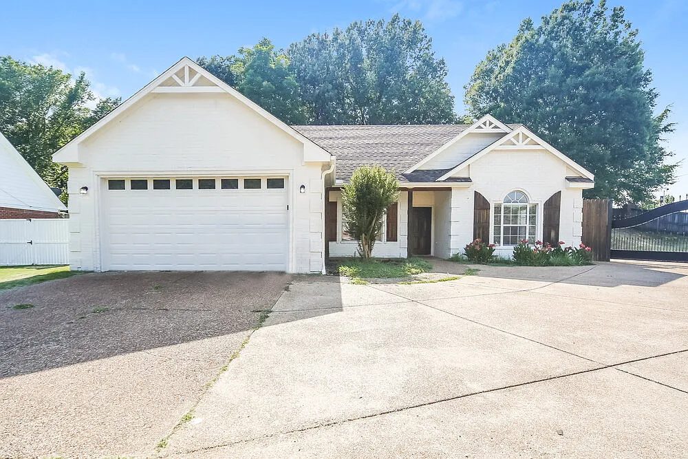 3 bed, 2.0 bath, 1449 sqft, $2,650 — Photo 1