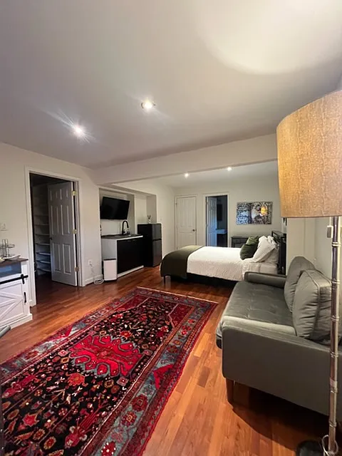 Studio, 400 sqft, $1,600 — Photo 4