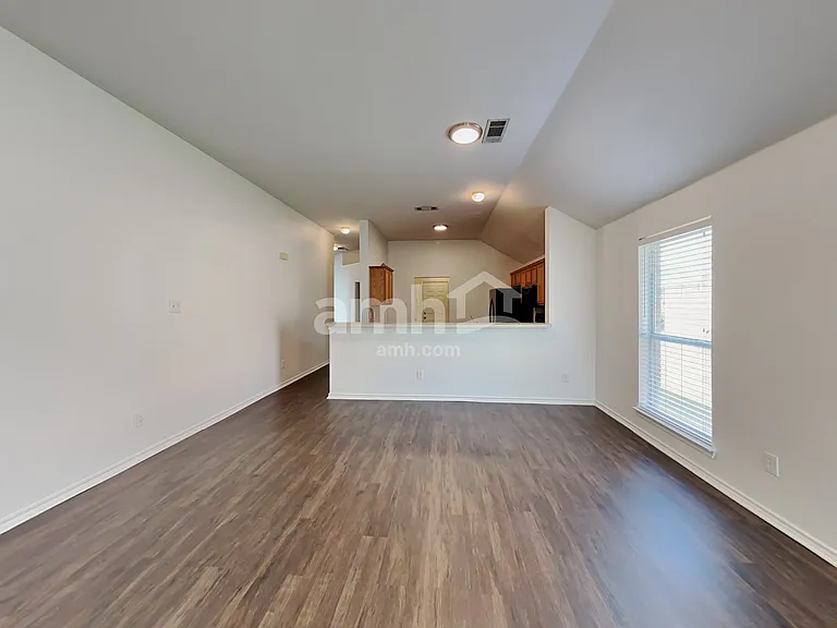 1004 Courtside Dr — Photo 5