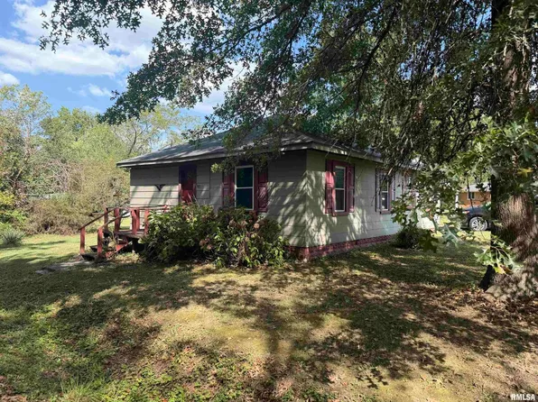 908 S Pope St, Benton, IL 62812