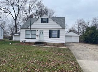 5098 Strawberry Ln, Willoughby, OH 44094