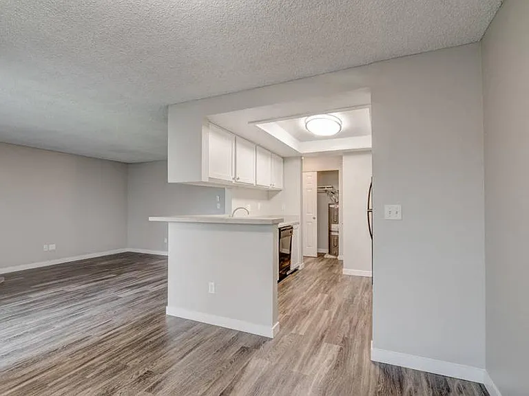 Pointe East — Photo 12