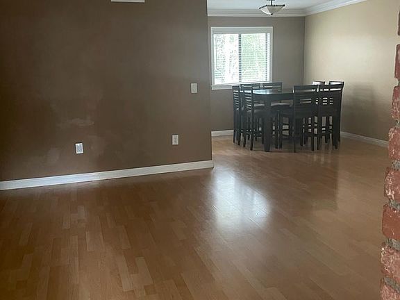 4th image of 19440 Wyandotte St Unit 1