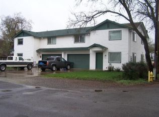 384 N 1st Ave, Gold Hill, OR 97525
