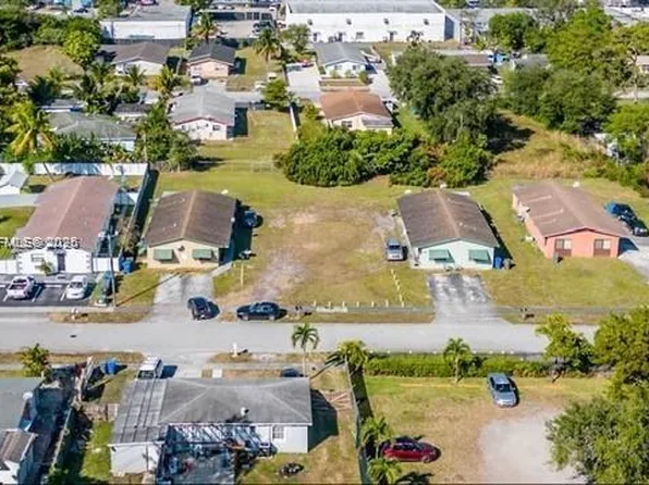 5649 SW 27th St, Hollywood, FL 33023