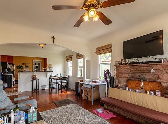 4th image of 688 Cedar Pl